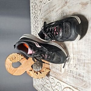 Saucony Velocity Girls Running Shoes -Black/Pink Size 11.5 W
